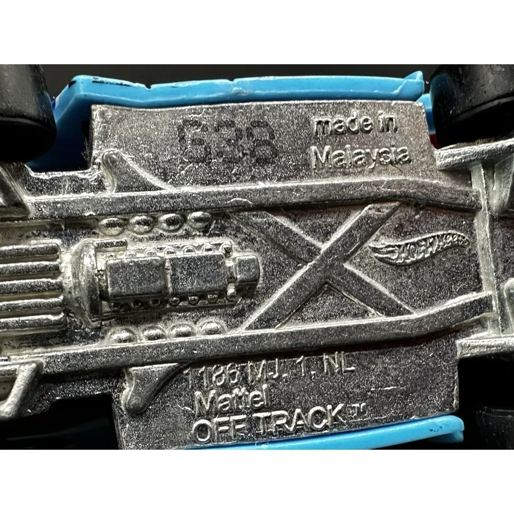 2014 Hot Wheels OFF TRACK light Blue RACING Road Rally 1:64 Diecast Race Car